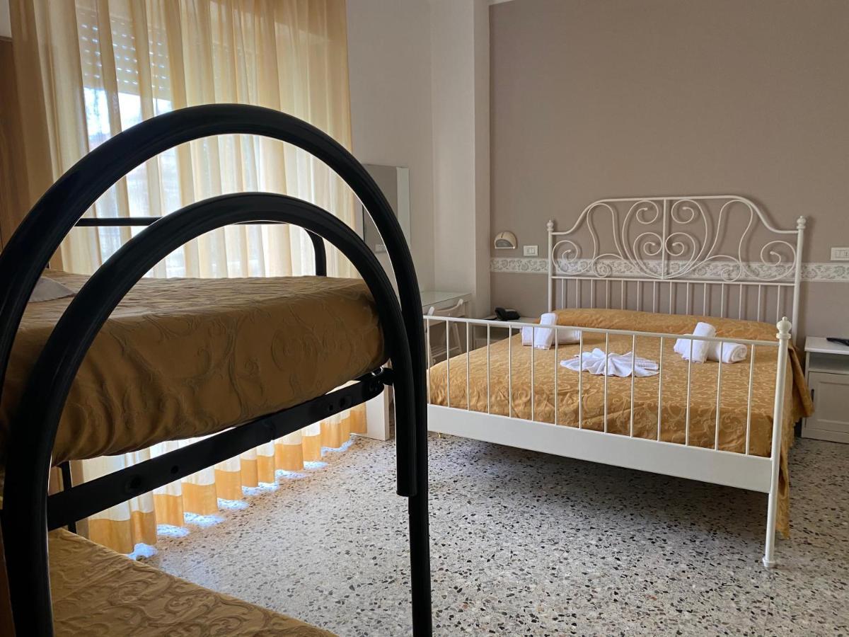 Hotel Modenese Riccione Exterior foto