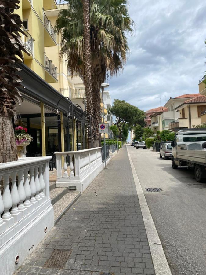 Hotel Modenese Riccione Exterior foto